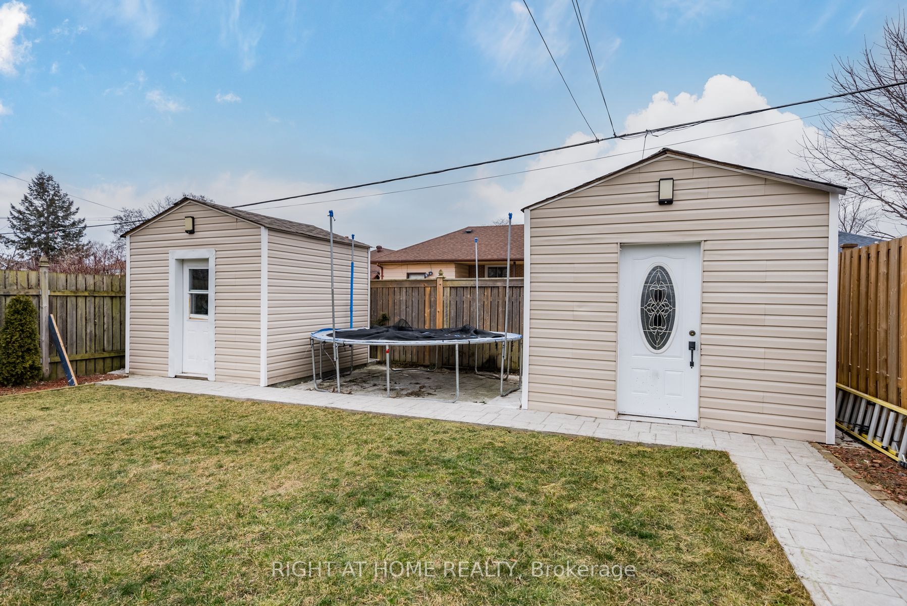 124 Guelph St