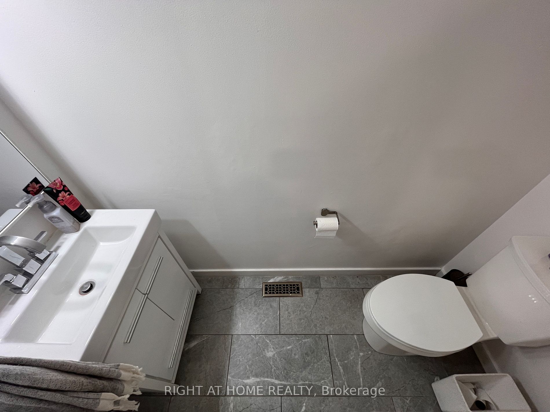 70 Fairmeadow Pl Upper