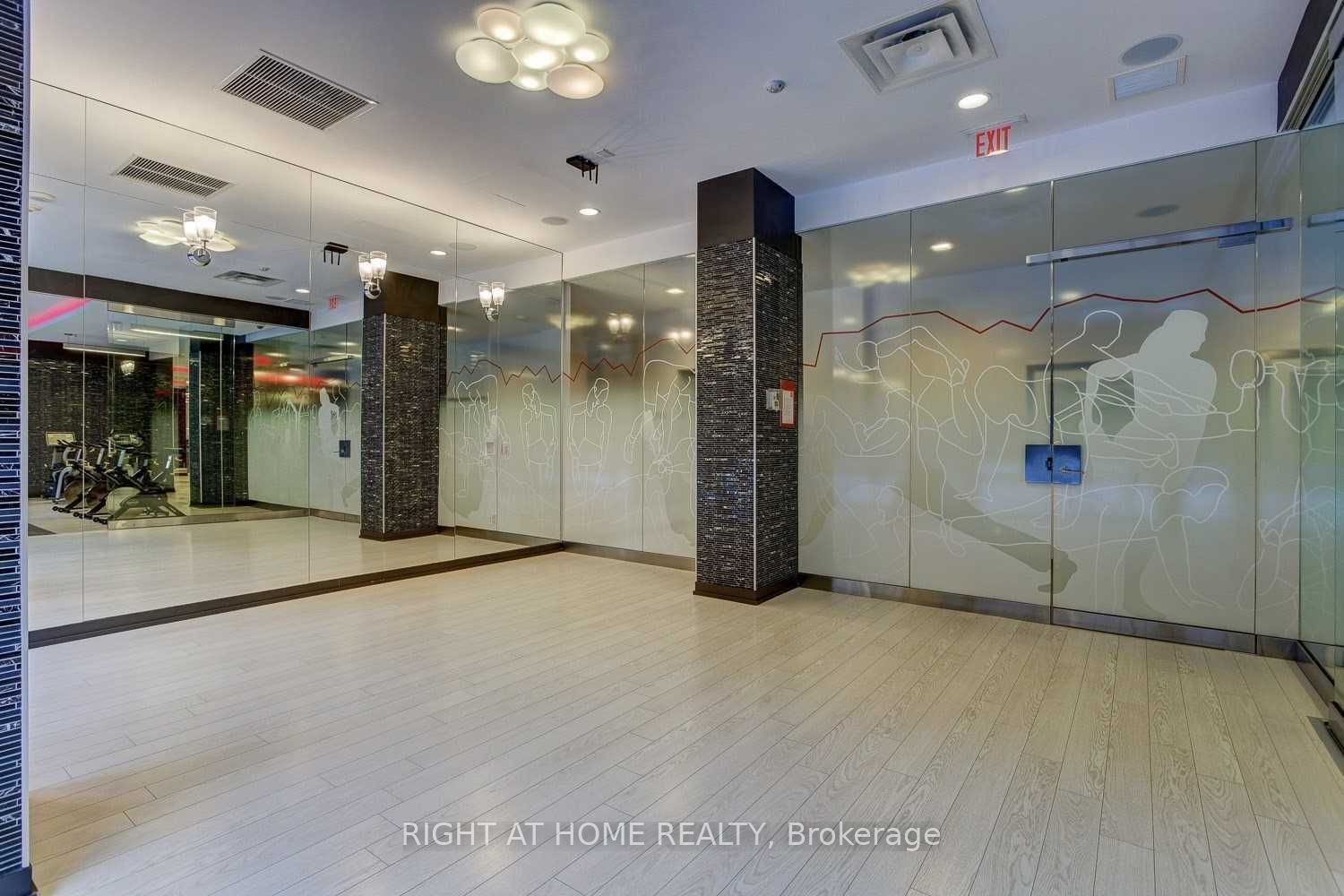560 W Front St 417