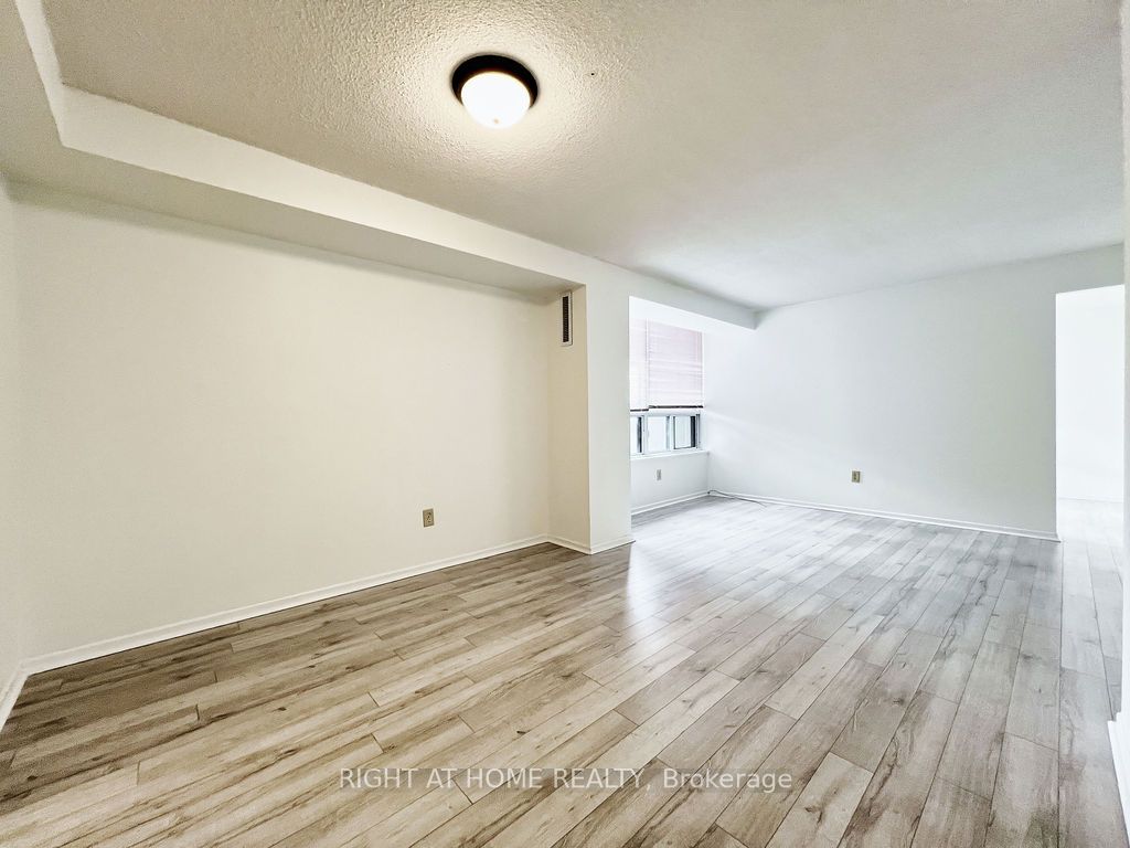 5 E Old Sheppard Ave 809