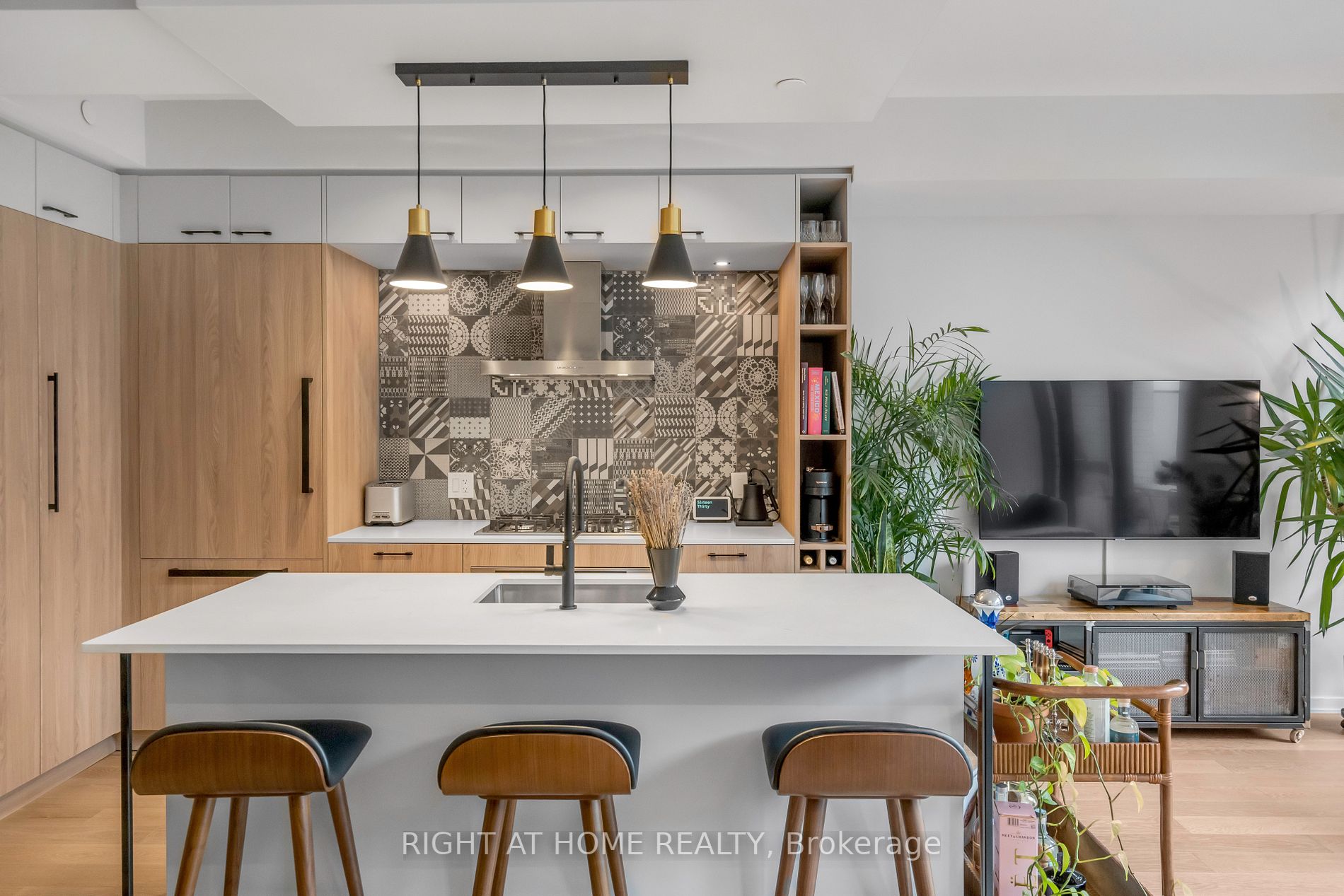 41 Dovercourt Rd 906