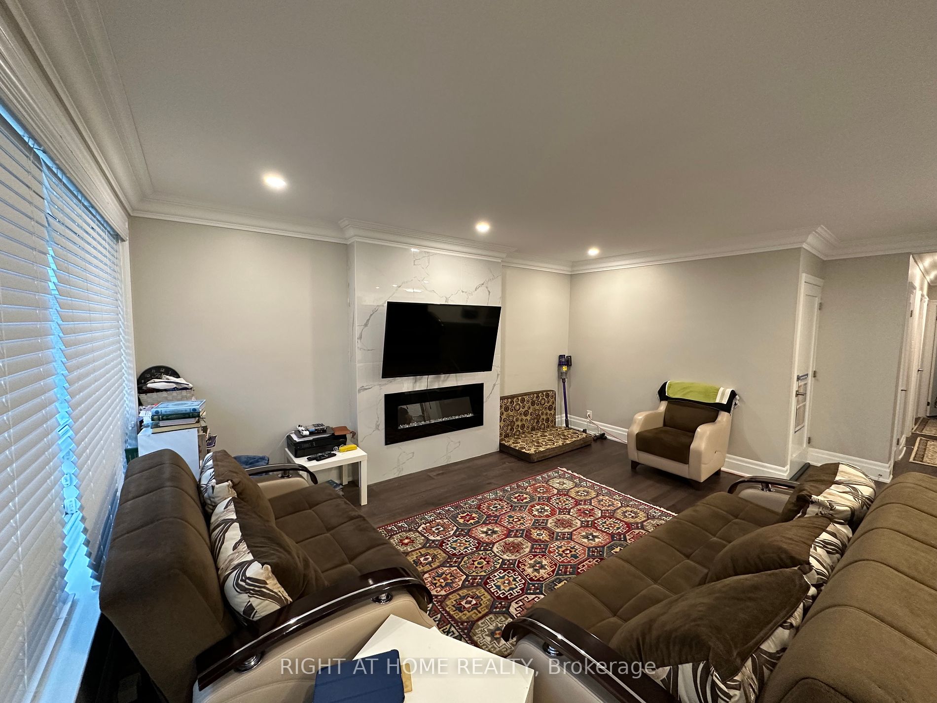 7 Dalecliff Cres Main