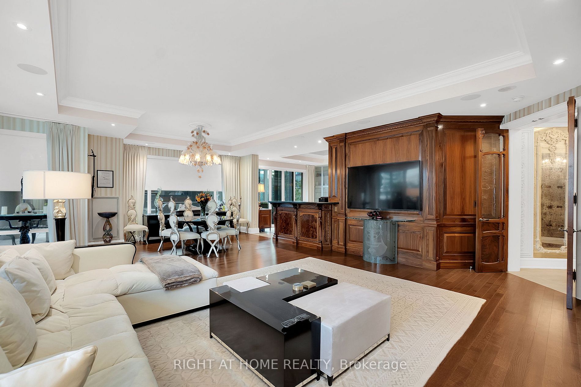 100 Yorkville Ave 301