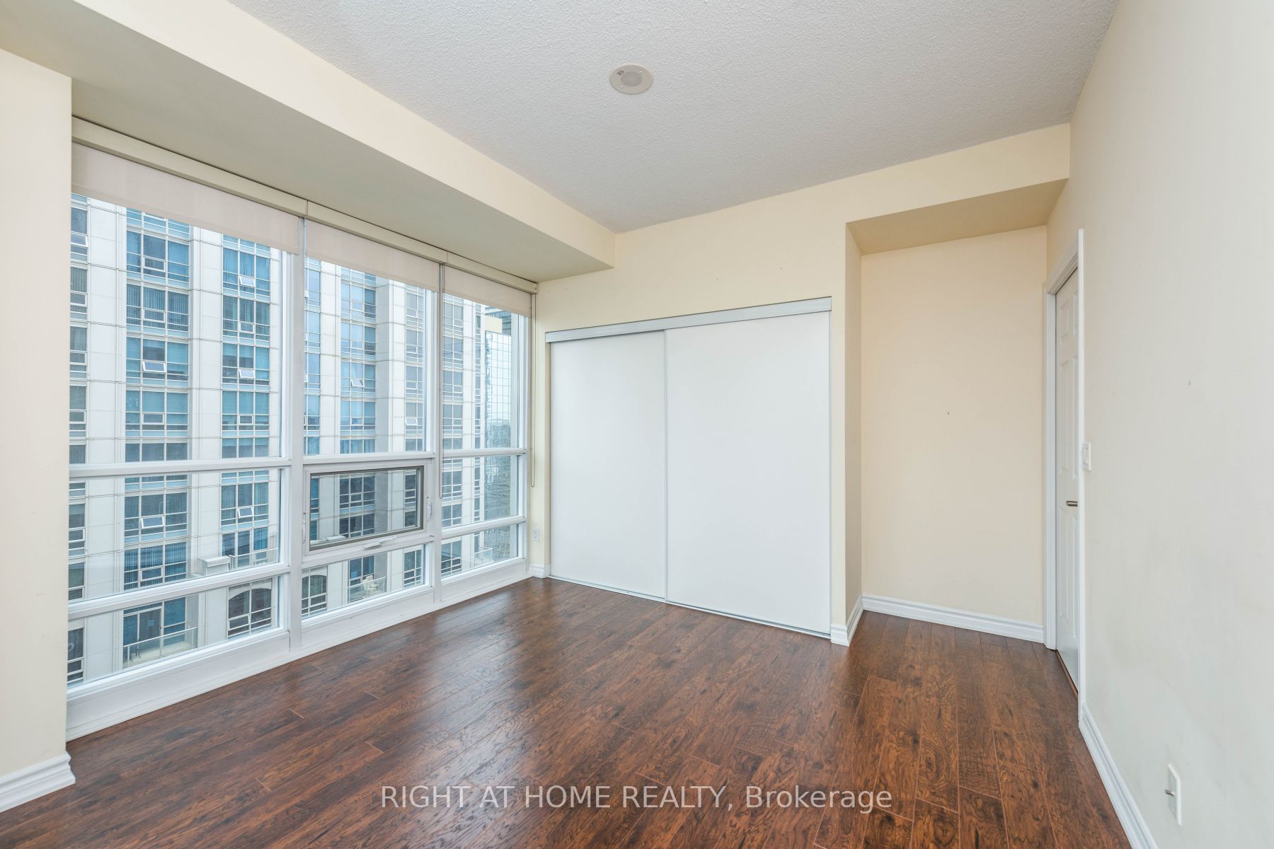 761 Bay St 2512