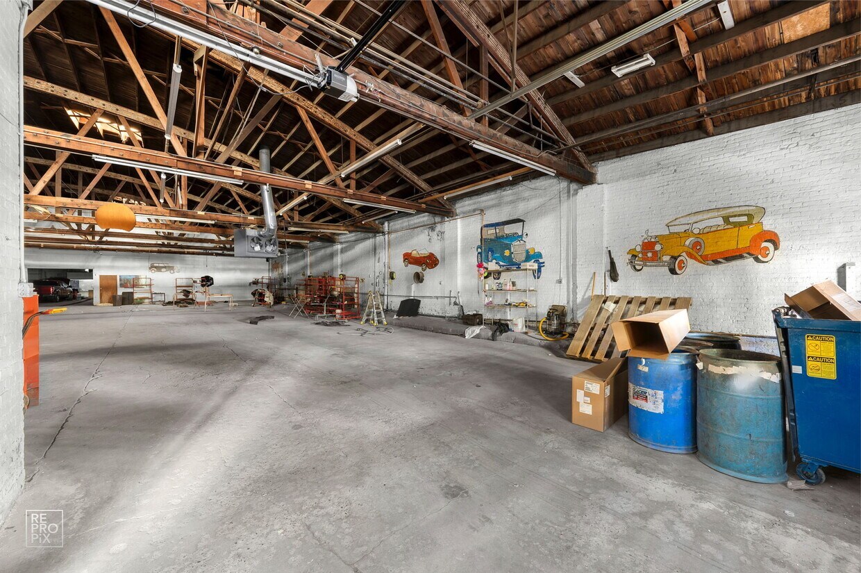 1123 W Catalpa Avenue