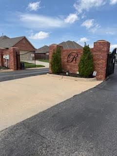 ONLY 1 LOT LEFT IN THIS GREAT ADDITION!! This Addition has so much to offer a New Home Owner! Gated Entry, Corner Lot, Sidewalks, Easy access to I-35, Shopping, Restaurants,  Entertainment, Moore Schools and so much more! Don't miss you chance to own the Last Available Lot in the Amazing Addition!