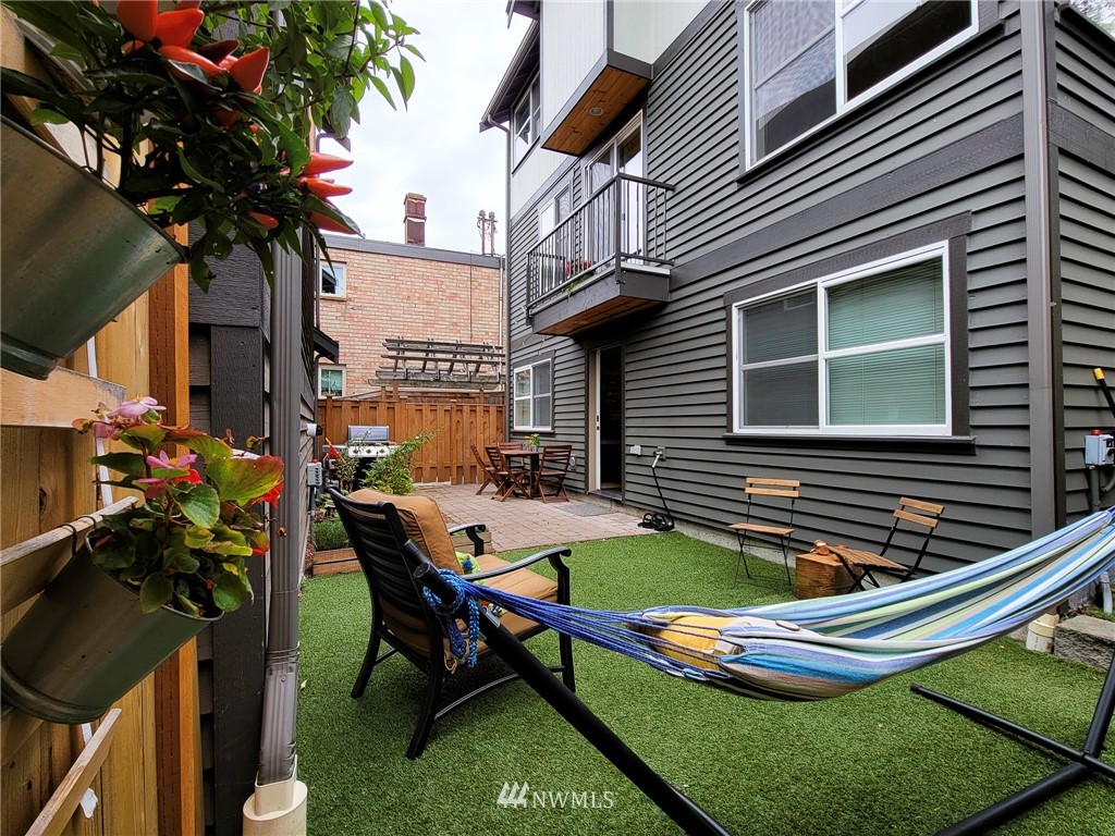 1209 Aurora Avenue N