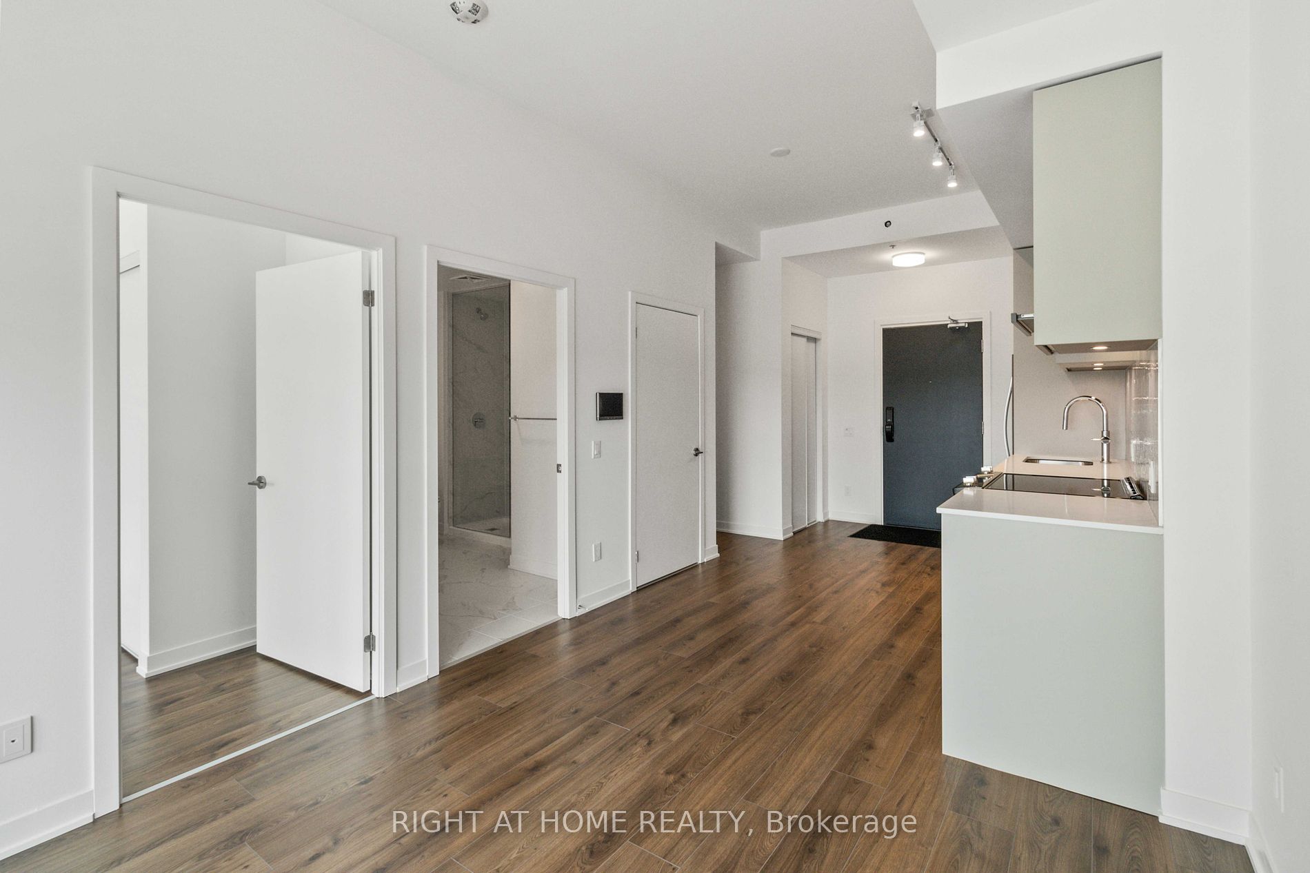 405 W Dundas St 532