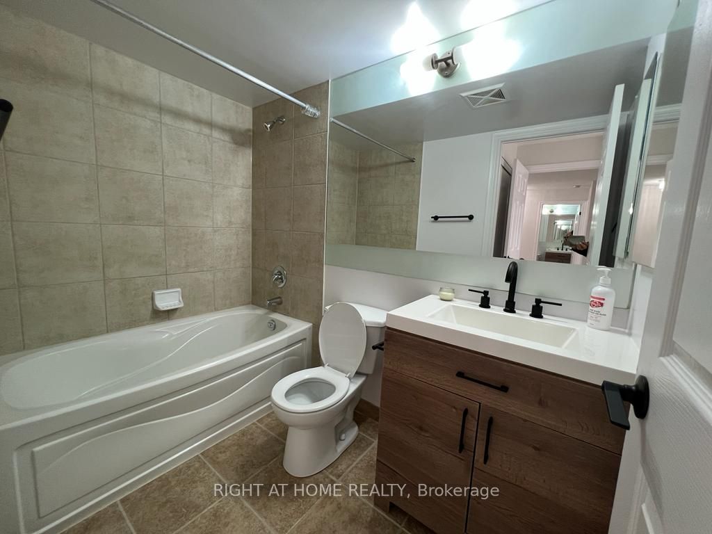 310 Burnhamthorpe Rd 1401