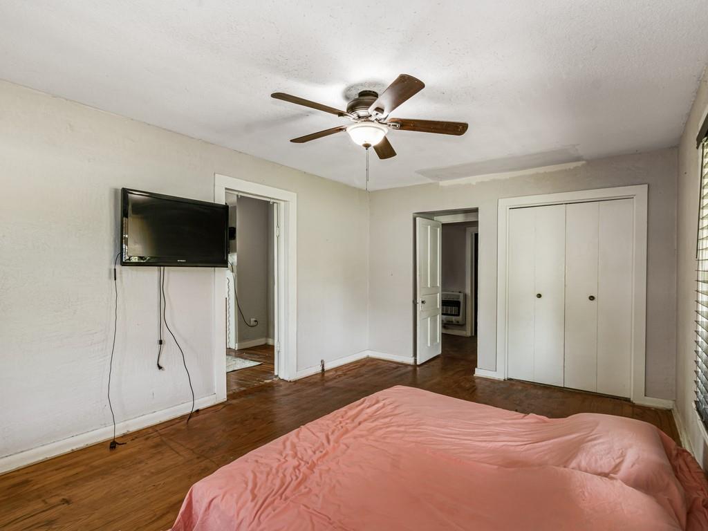 112 W Hackberry Street