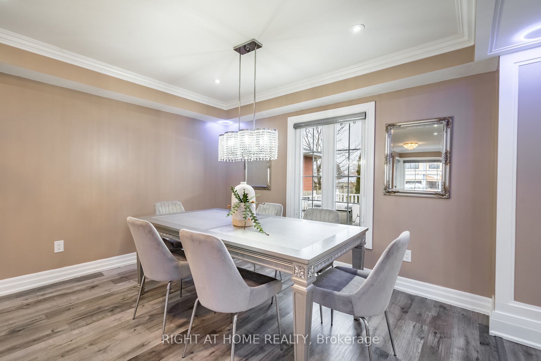 124 Guelph St