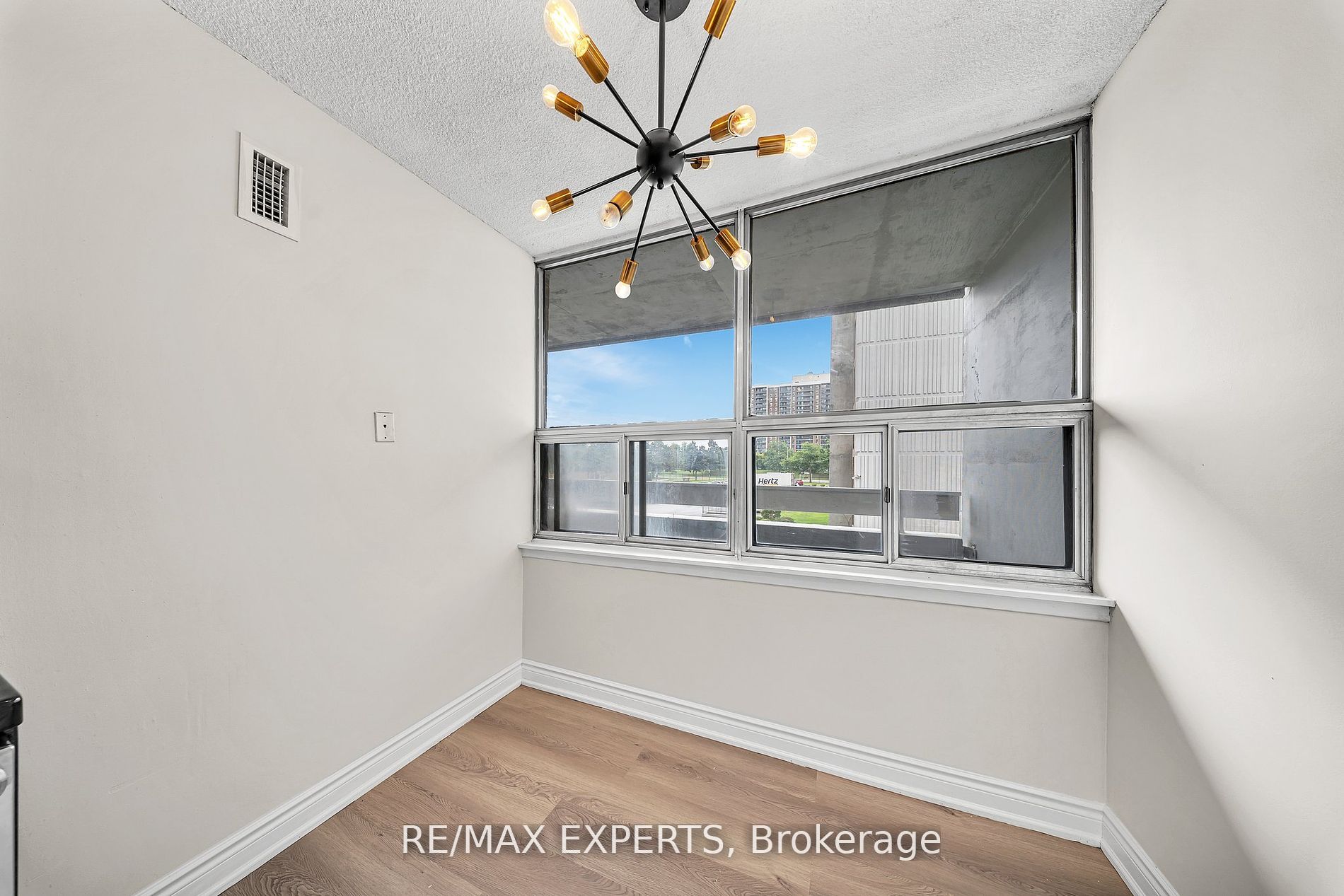 25 Kensington Rd 211
