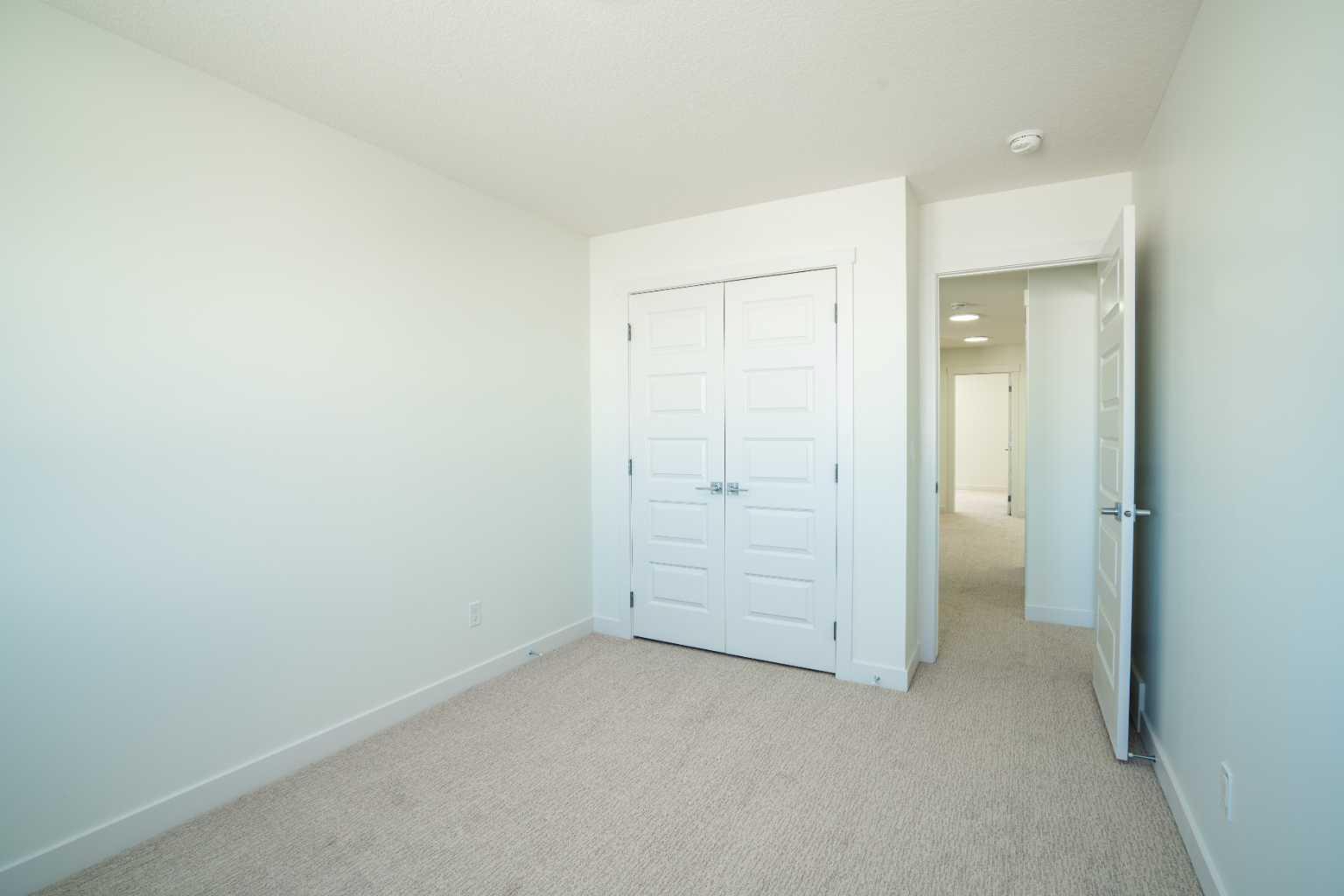 212 Lakewood Crescent