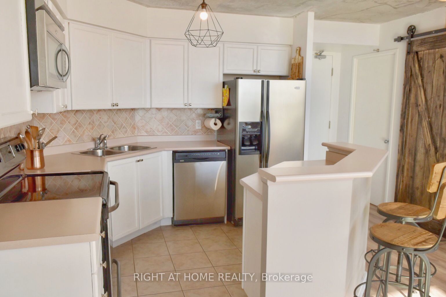 200 Manitoba St 317