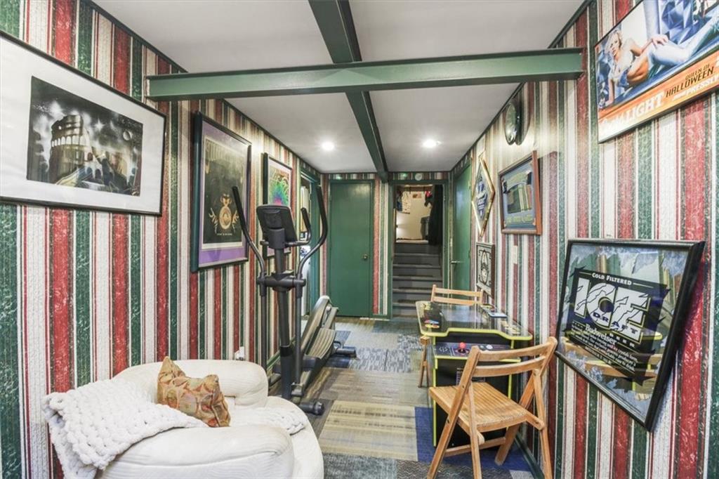 5521 NW Seminole Drive