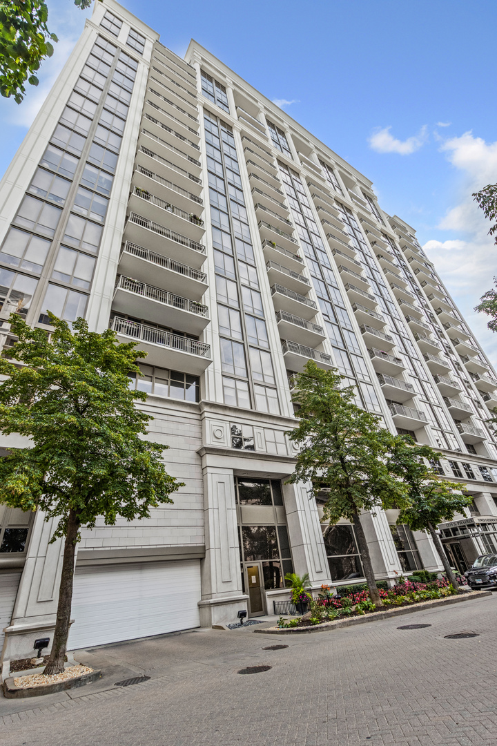 Beautifully updated 2 bedroom, 2 bathroom Museum Park condo with floor-to-ceiling windows showcasing lake, park, and city views. Features include hardwood floors, open living/dining space, modern kitchen with updated white cabinets, granite counters, Stainless steel appliances, under cabinet lighting, plus balcony access. Spacious primary suite with walk-in closet, soaking tub & separate shower. Second bedroom ideal for guests or office. 1 parking space included in price! ADDITIONAL PARKING SPACE available for $25K. Full-amenity building with 24-hour door staff, fitness center & indoor pool. Steps to lakefront, museums, Soldier Field & South Loop dining/shopping.
