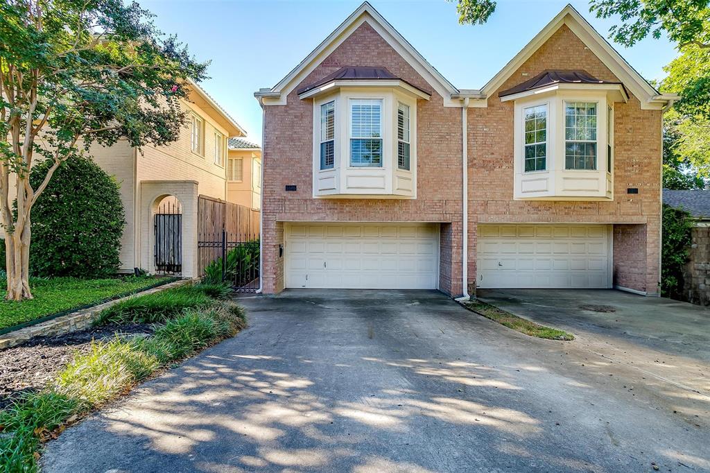 Amazing Town House in West Fort Worth's Chamberlain Arlington Heights. Open concept main floor area. The kitchen features granite countertops, a large island, ample cabinet space, and a spacious pantry. Beautiful wood floors throughout the first floor. The large dining area and living area feature a wood-burning fireplace. The upstairs master has space for a sitting area, on suite bath with a separate shower, dual sinks, and a huge walk-in closet. Plenty of room on the landing at the top of the stairs for an office area or sitting area. The other two bedrooms and bathroom occupy the upstairs. This property is easy access to EVERYTHING. Minutes from shopping, dining, entertainment, museums, etc... Come and make this one HOME!