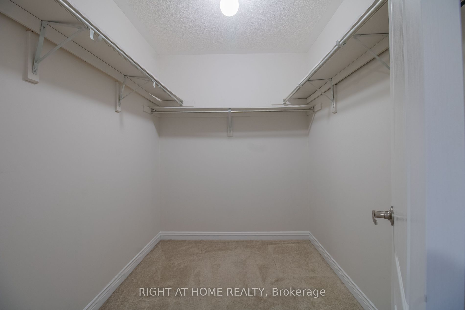 29 Keith-Wright Cres