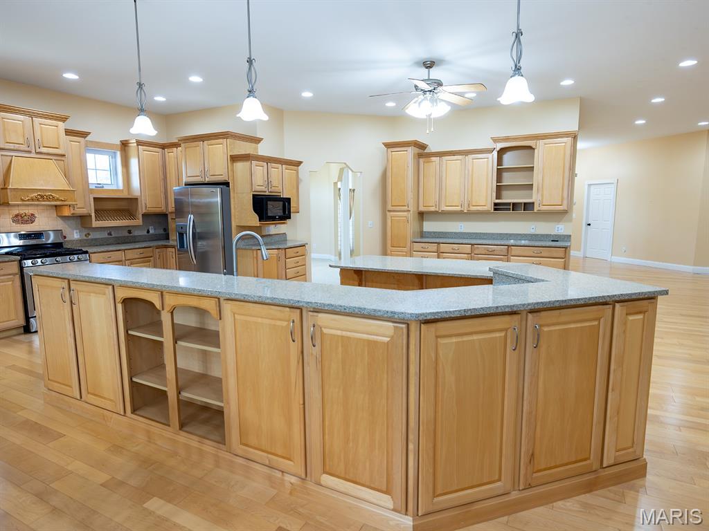 171 Rolling Meadows
