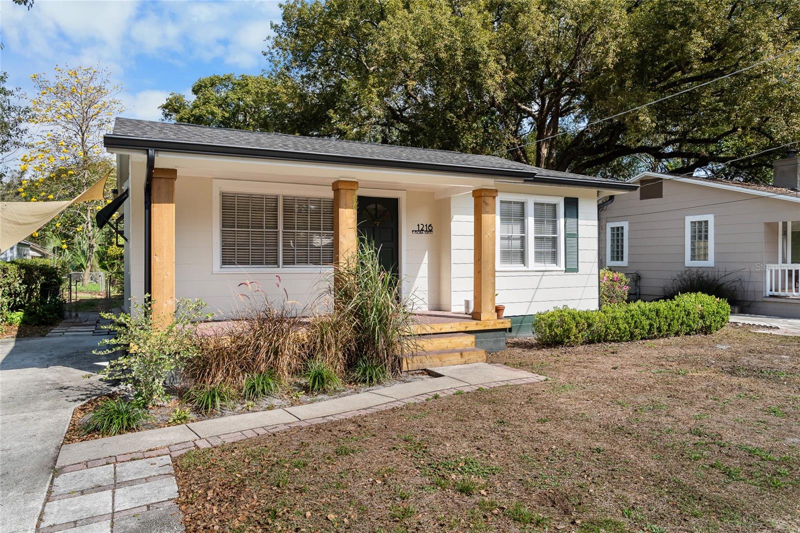 1216 E Flora Street