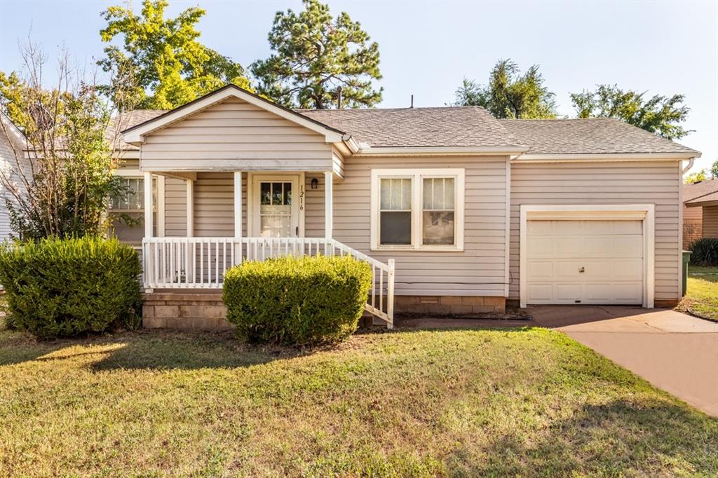 Super cute Edmond rental walking distance to UCO with 2 bedrooms and 1.0 bathrooms. Small front porch and 1 car garage. Edmond Schools.
