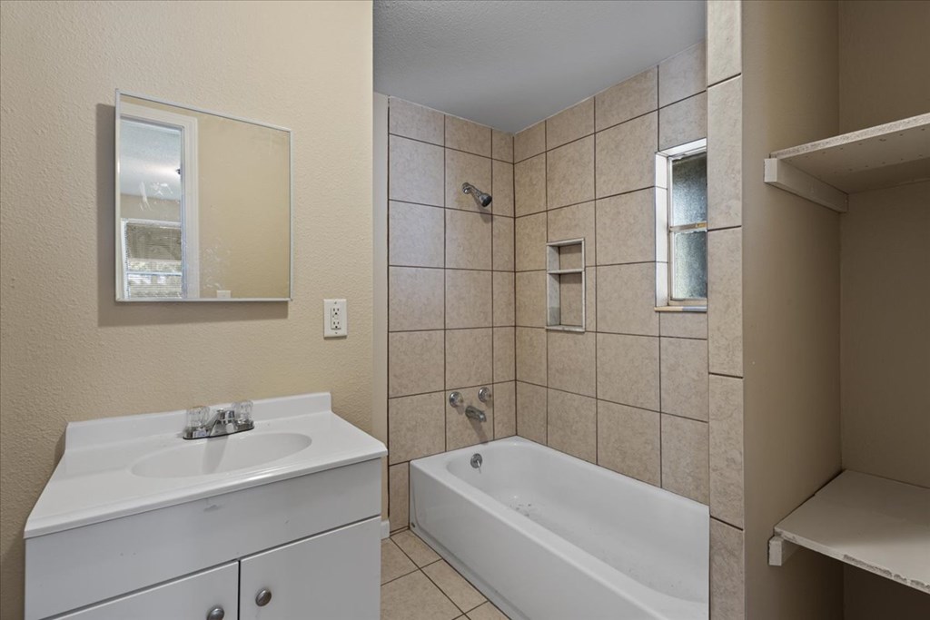 102 NE 138th St