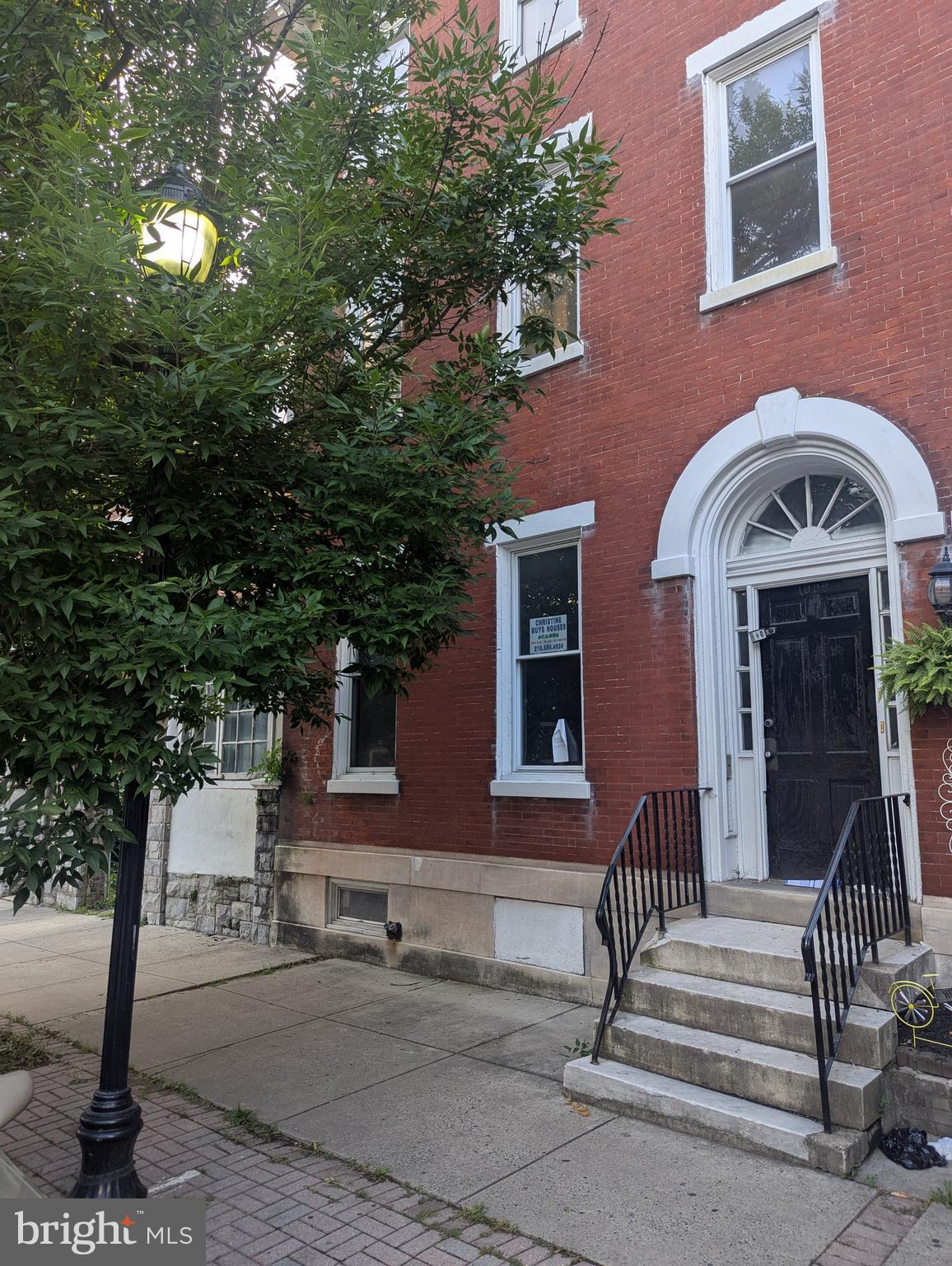 1009 DeKalb St  