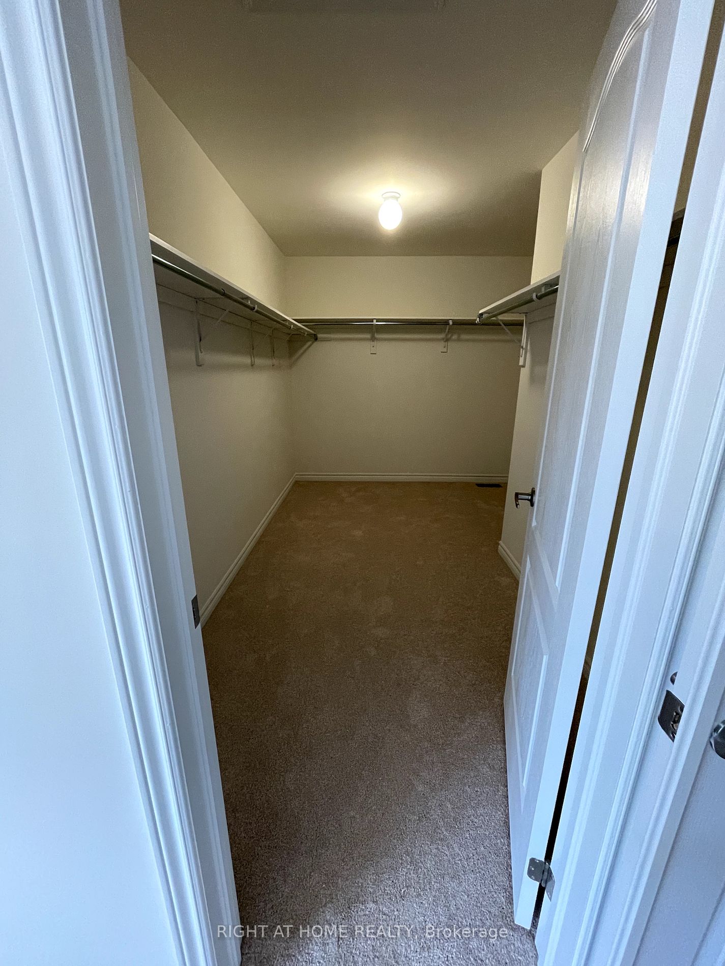 28 Valleo St