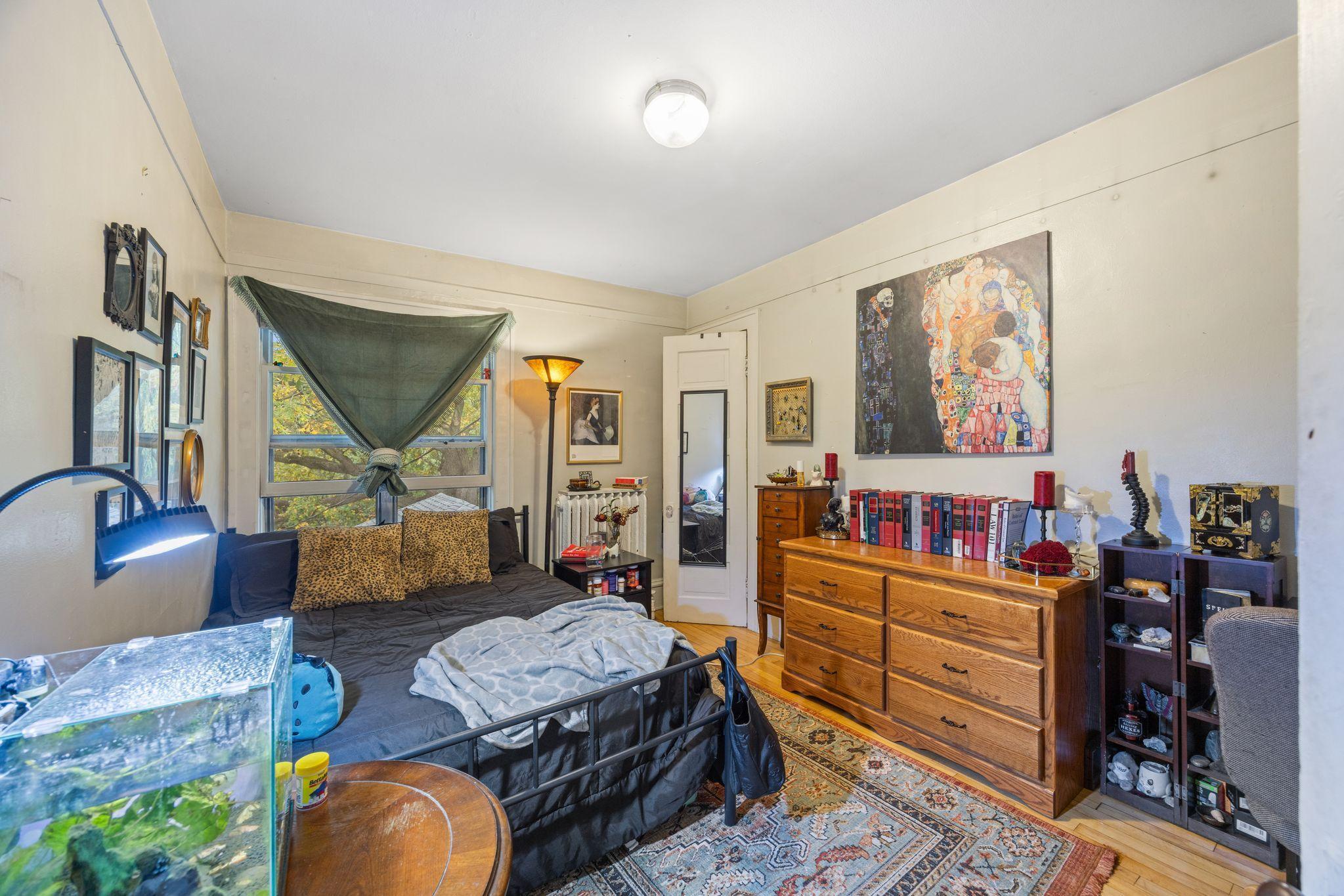 210 Warwick Street SE