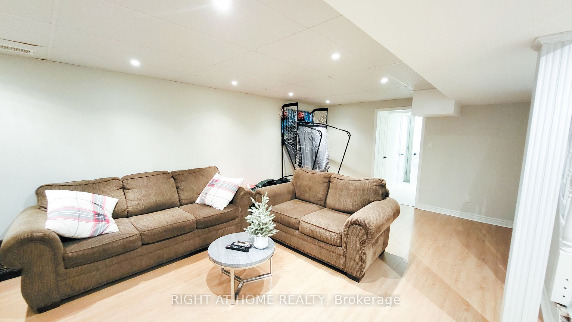 2233 Melissa Cres