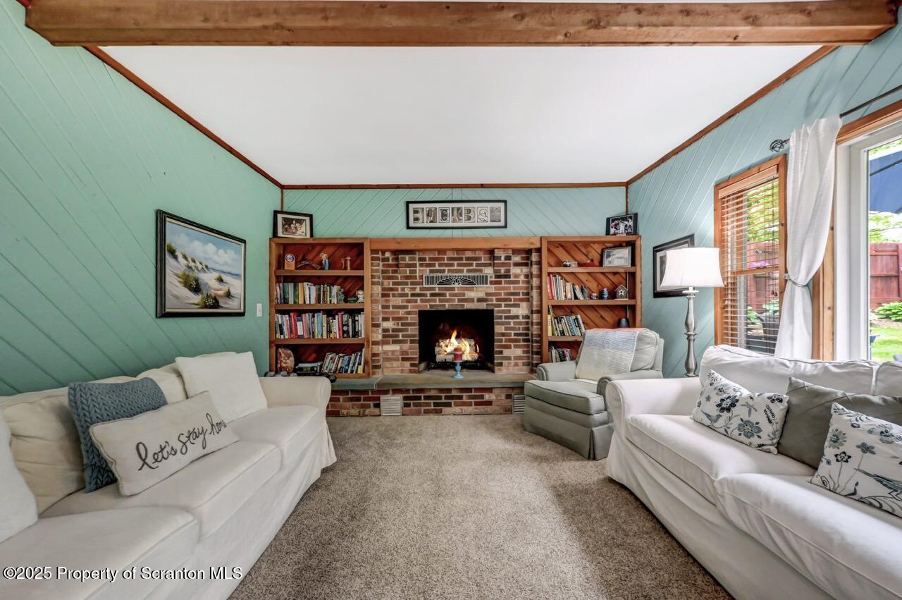 1001 Woodland Way