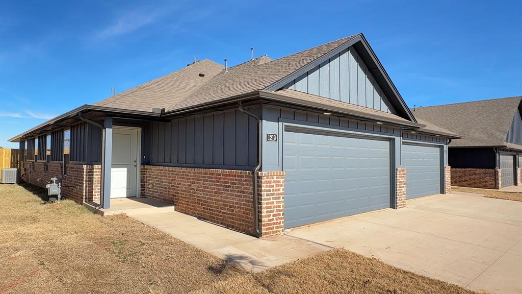 Welcome to Masonwood featuring this 3 Bedroom 2 Bath 2 Car Garage Duplex in a Great location close to the Broadway Extension and only 8 minutes from downtown OKC. Nice features such as granite counter tops, tile backslash, and large island that can double as a breakfast bar. All appliances included with 5 Burner Gas Range. Laundry room is equipped with both gas and electric connections. Washer and dryer included. Energy efficient Tankless Gas Water Heater. Pre-wired for 2 phones and cable. Vinyl windows with 2" blinds. No carpet, vinyl wood look flooring throughout. Ceiling fans are included in the living room and all three bedrooms suite. Fully fenced backyard with a gate. Lawn care is provided and includes an in-ground irrigation system. Pets are considered case by case.Refrigerator, range, dishwasher, microwave, washer and dryer are included. Directions - NW corner of Hefner. Between N Penn and Western. Go North on University to 113th Street. Neighborhood on East hand side.All residents are enrolled in the Resident Benefits Package (RBP) for $45.00/month which includes renters' insurance, credit building to help boost your credit score with timely rent payments, $1M Identity Protection, HVAC air filter delivery (for applicable properties), our best-in-class resident rewards program, and more! If you already have renter’s insurance, upon acceptance that it meets all lease requirements, the RBP would be $31.05/month. More details upon application.