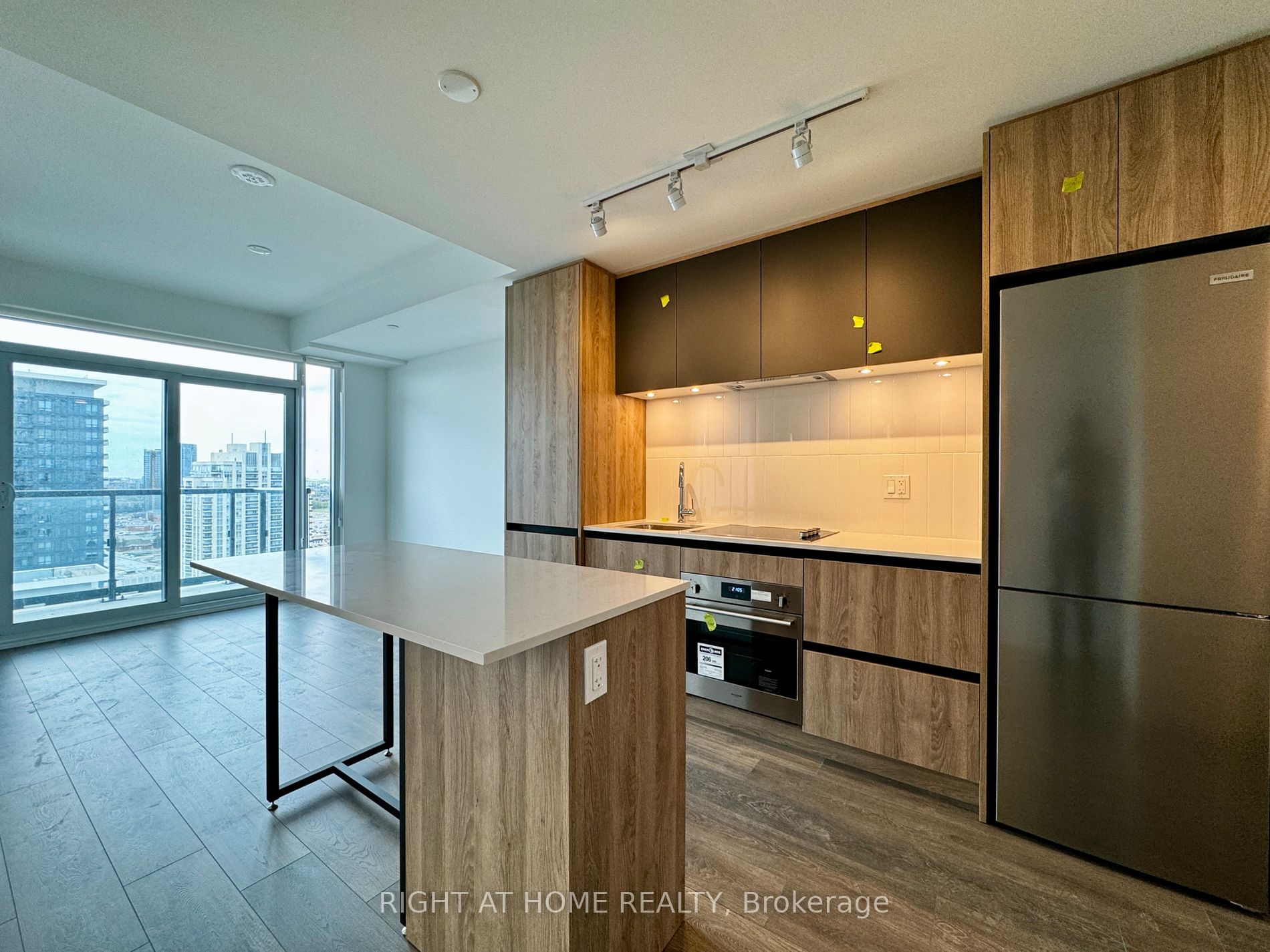 7950 Bathurst St 2110
