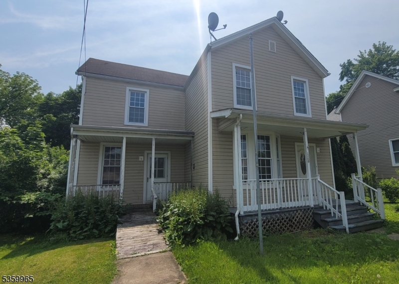 128 Main St