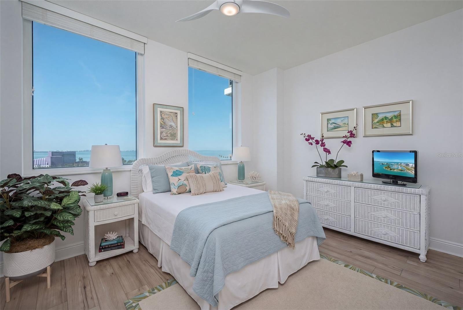 800 N Tamiami Trail 815