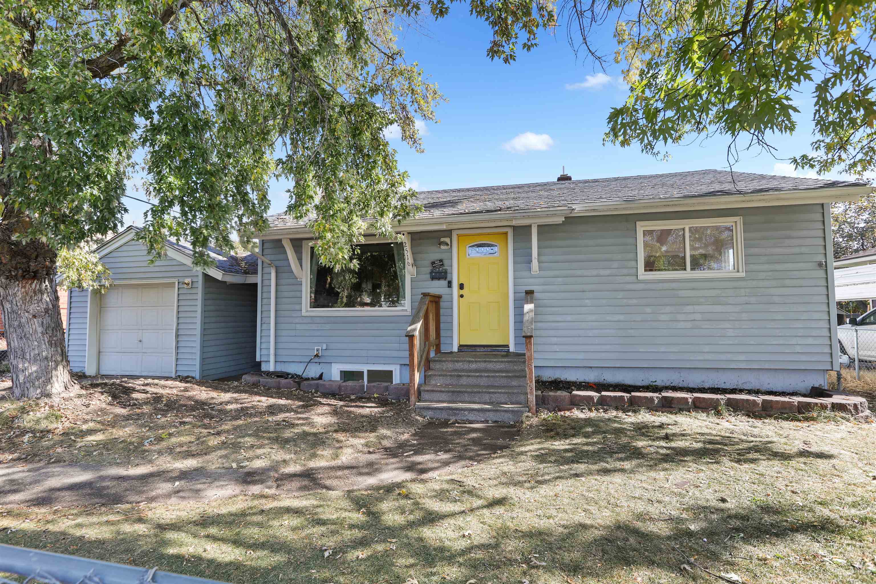 Charming Home in Pocket Neighborhood! Welcome to this inviting 4-bedroom, 2-bath home located in the desirable Pocket Neighborhood. The open-concept main level features a bright living room and an eat-in kitchen, along with two comfortable bedrooms and a full bath. Downstairs, you’ll find a spacious family room—perfect for relaxing or entertaining—plus two additional bedrooms, a laundry area, and a ¾ bath. Enjoy the convenience of a one-car garage and a fully fenced backyard, ideal for pets, play, or gardening.