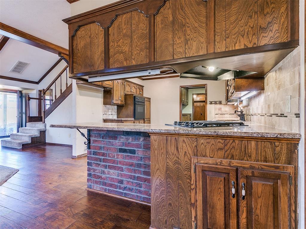 9901 Woodview Drive