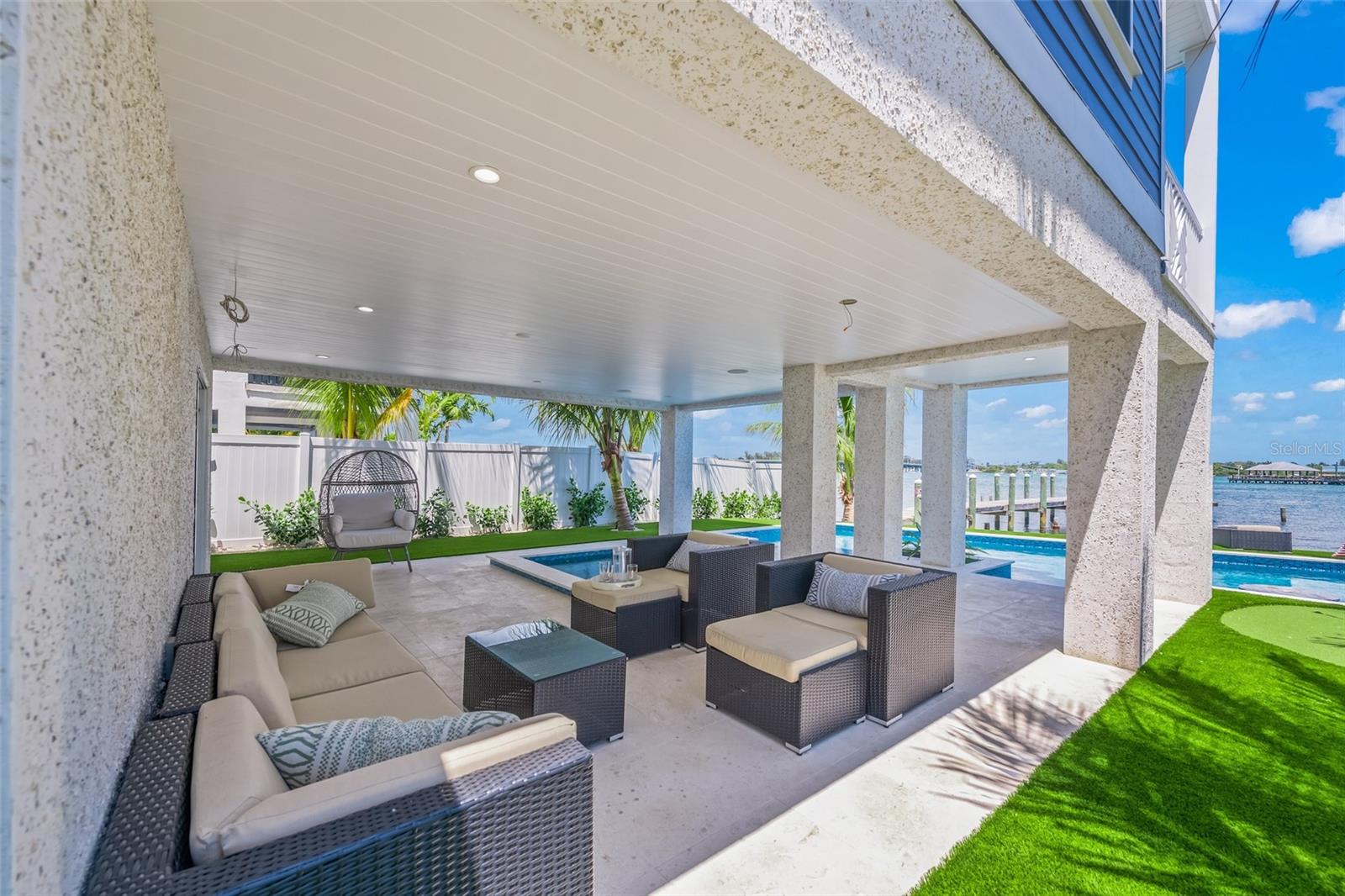 201 Bay Drive N