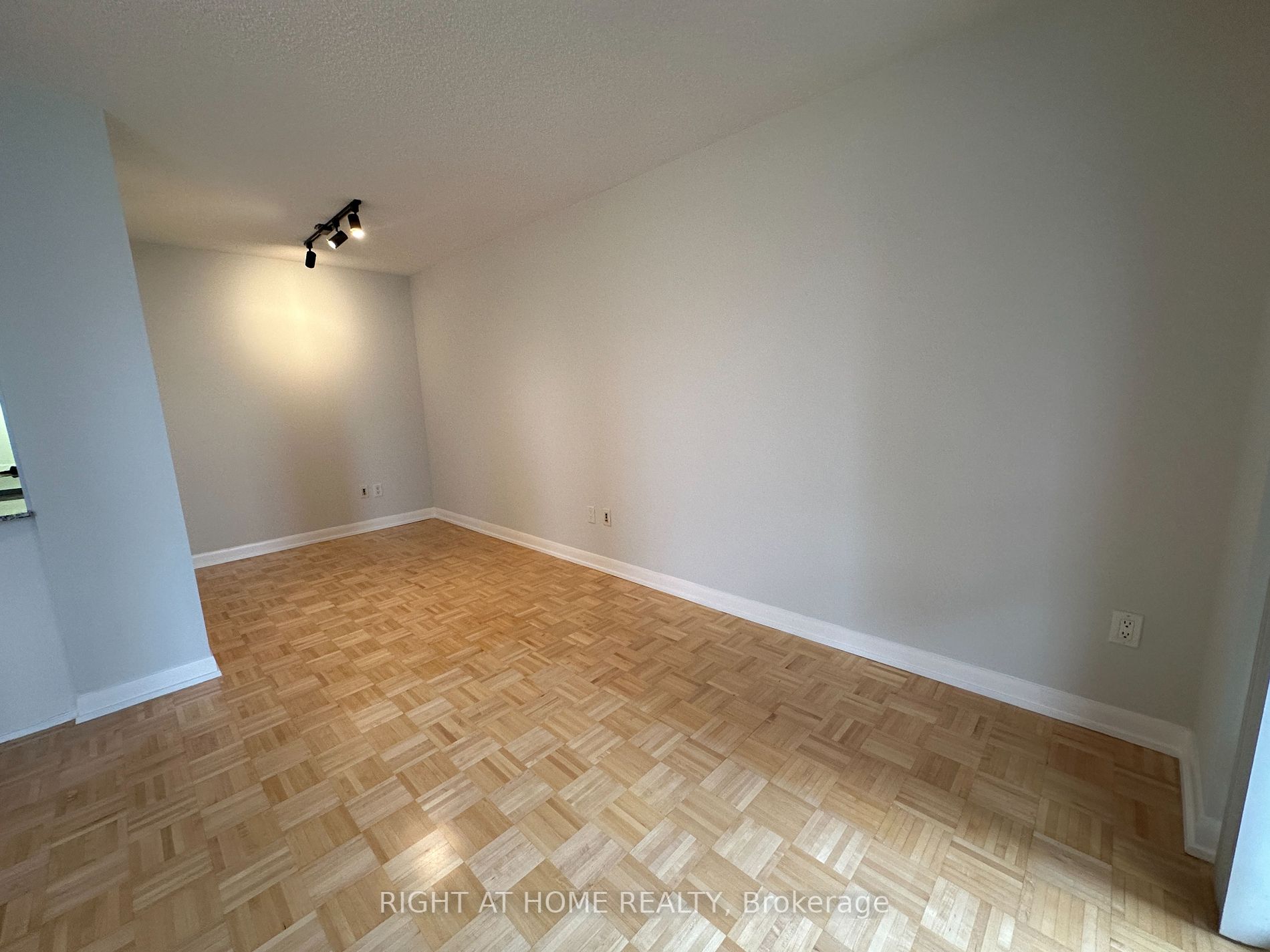 33 E Sheppard Ave 1205