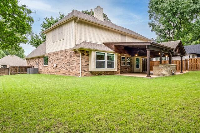 807 Rolling View Court