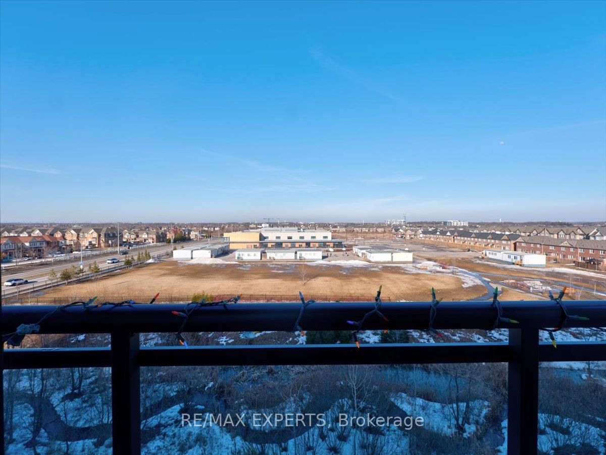 1105 E Leger Way 527