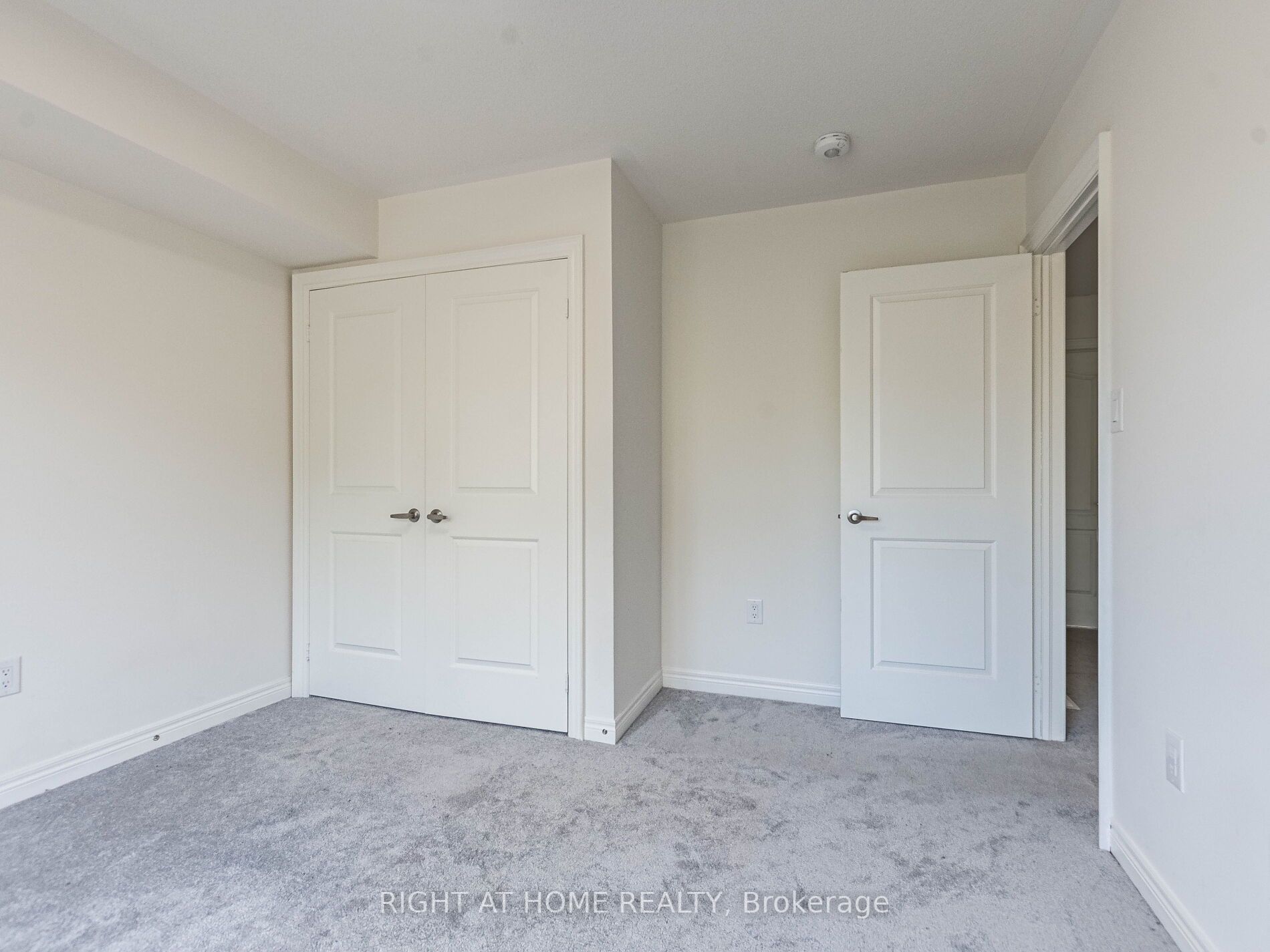 41 Queenpost Dr