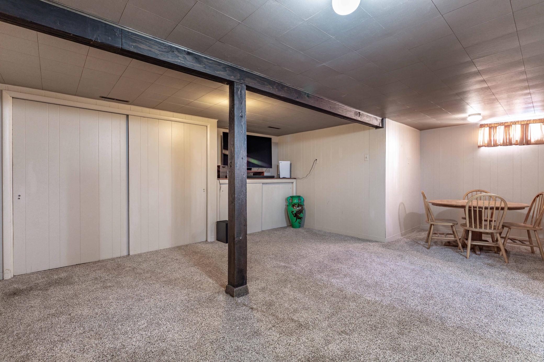 509 W Douglas Avenue