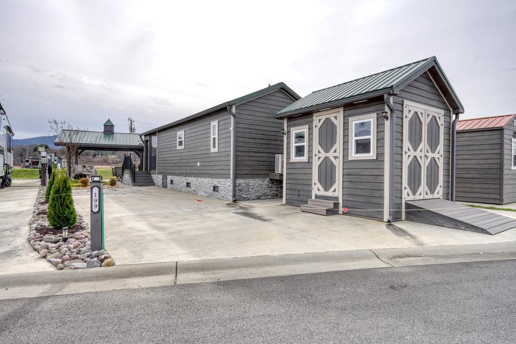 Call Listing Agent Larry Truelove (706) 897-2288 for showing. Thank You!