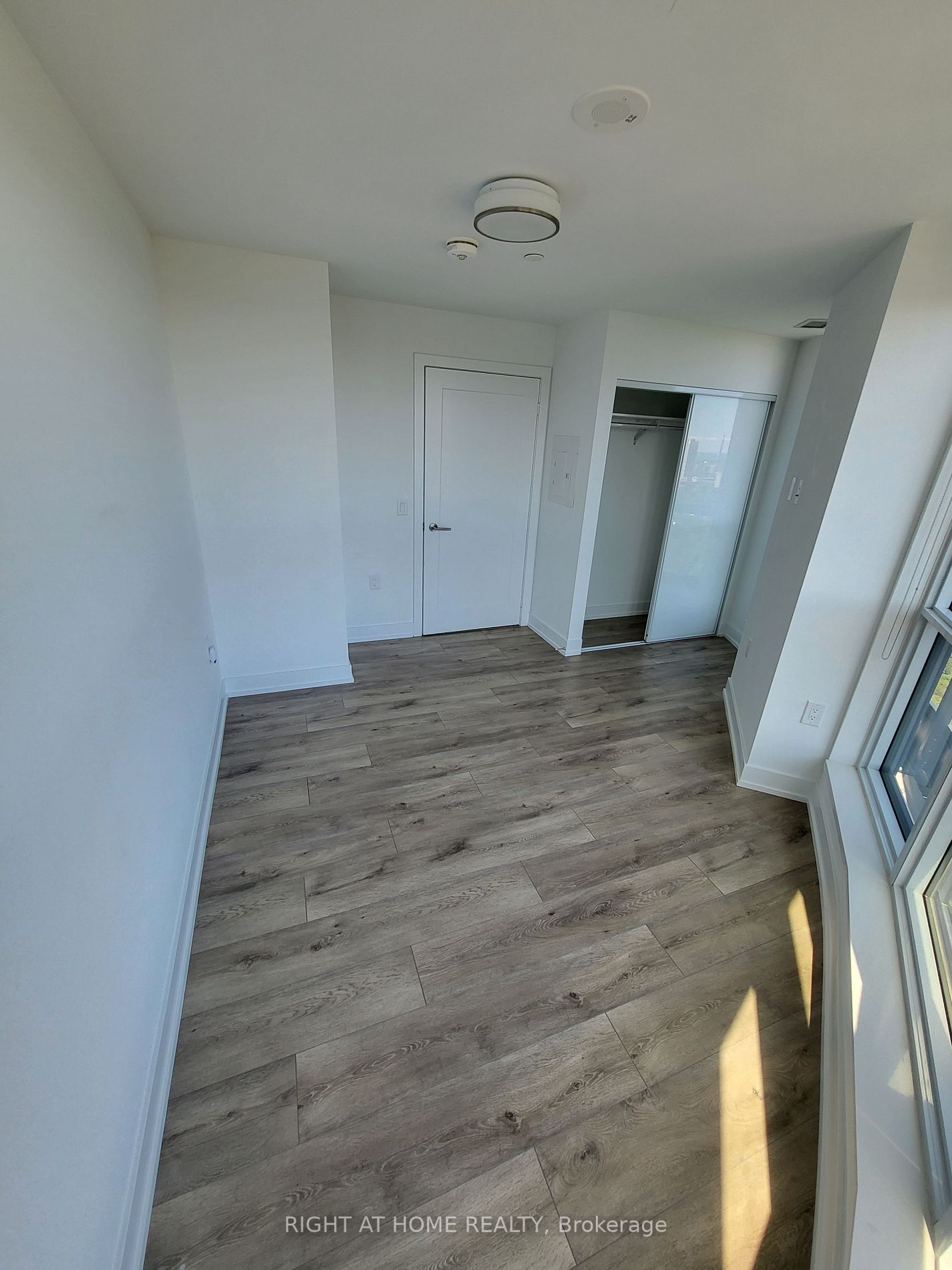 585 E Bloor St 2518