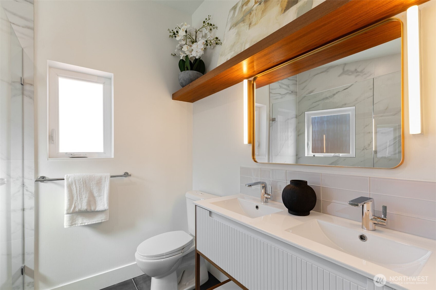 1529 Grandview Place E