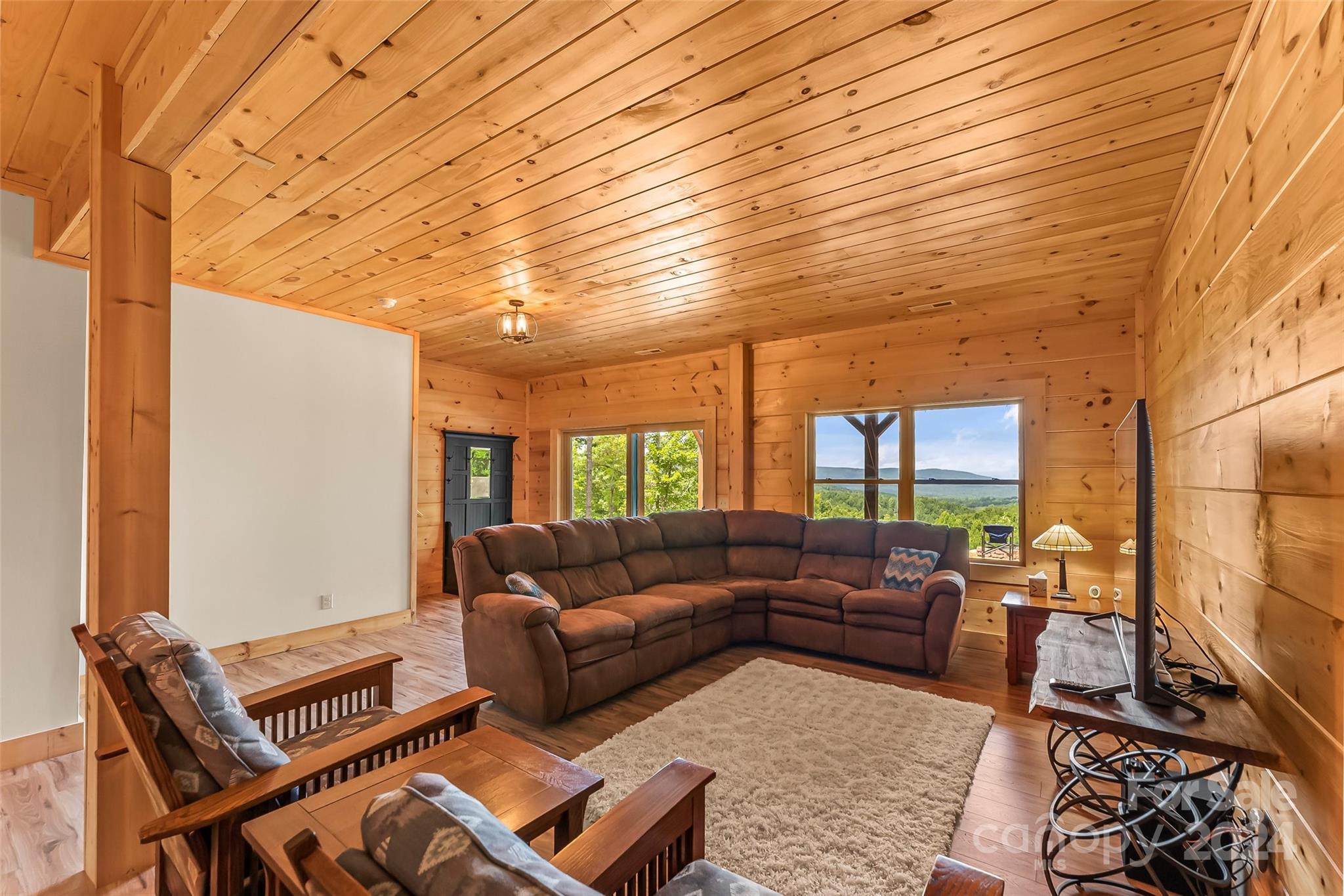 573 Lakeview Trail
