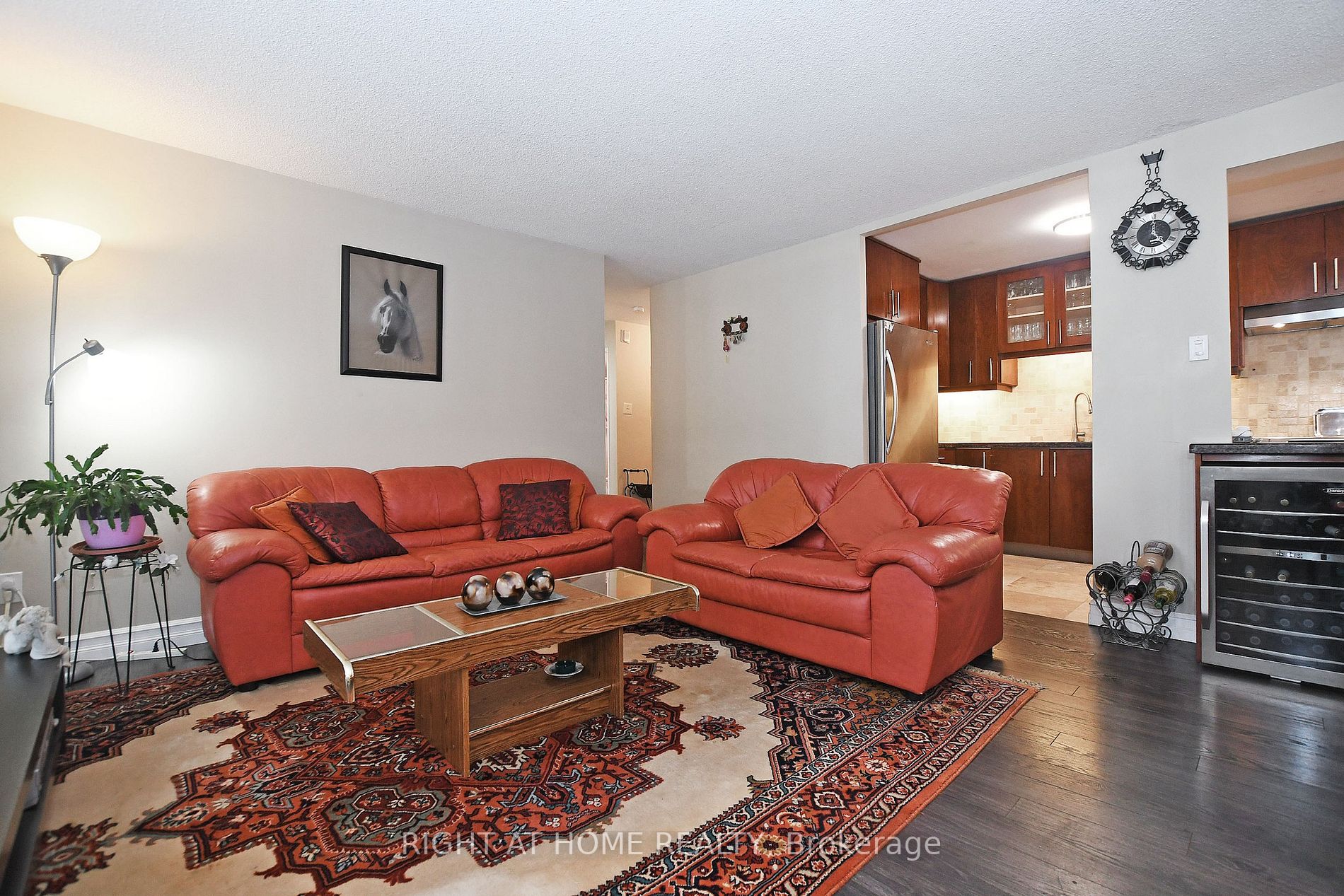 60 Inverlochy Blvd 806