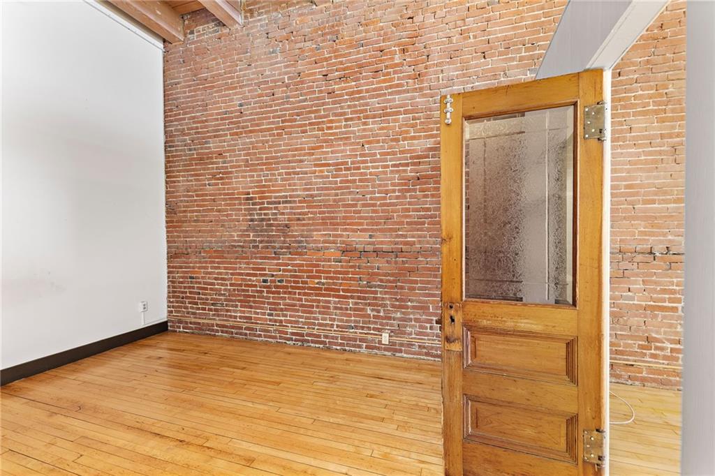 306 W 7th Street 101