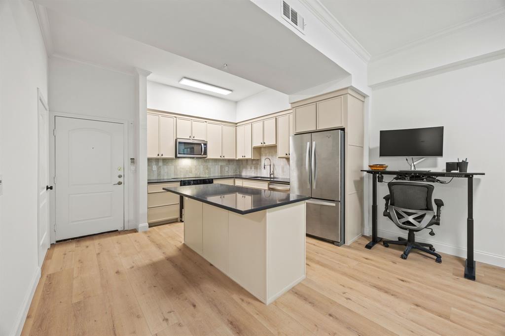 3225 Turtle Creek Boulevard 122